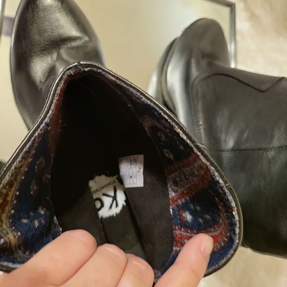 K9 rocketing, size 9 & 1/2 black in color vegan faux leather ,cloth inside,comfy - Picture 6 of 8